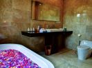 The Kampung Resort Ubud - Deluxe Suite Bathroom