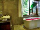 The Kampung Resort Ubud - Deluxe Suite Bathroom